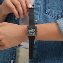 Breaks Free X Keith HaringSO34Z103 - BREAKS LOOSE<Swatch Best